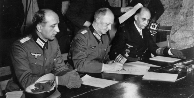 9 мая 1945 г., в 0:43 по московскому времени, подписан Акт о безоговорочной капитуляции Германии в ВОВ