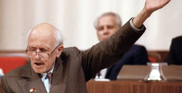 14 марта 1990 г. из Конституции СССР исключили ст. 6 «О руководящей роли КПСС»