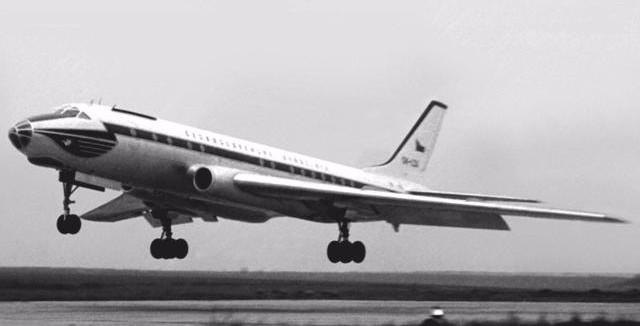 5 ноября 1955 года проведены первые испытания турбореактивного самолёта Ту-104