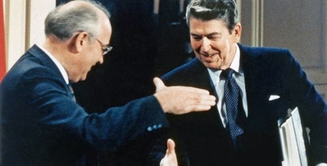17 мая 1985 г. Горбачёв провозгласил курс на «ускорение» коммунистического строительства