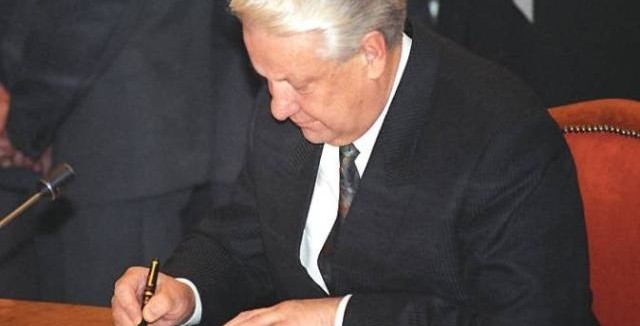 15 ноября 1991 г. Б. Ельцин издаёт указы о переходе на капитализм