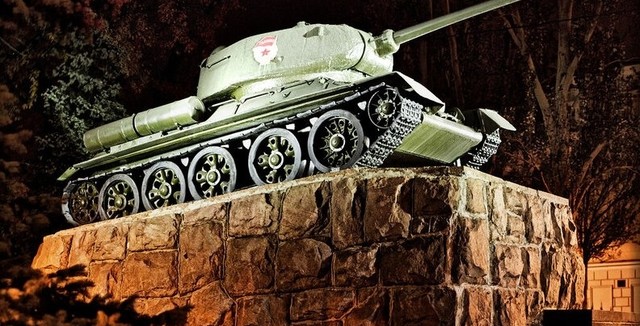 23 января 1944 г. Постановлением ГКО № 5020 на вооружение РККА принят танк победы
