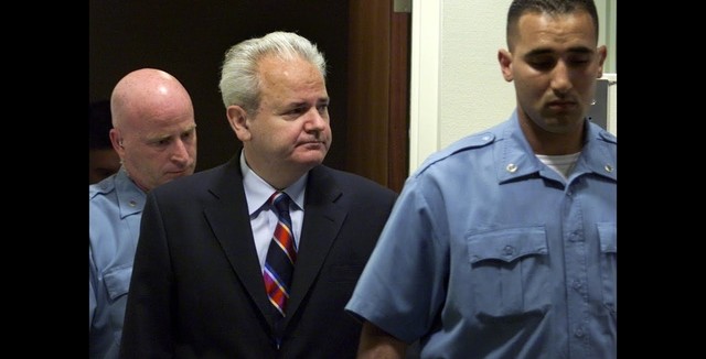 28 июня 2001 г. Слободан Милошевич предан в Гаагский суд