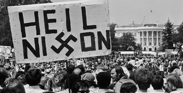 4 мая 1970 года американские власти расстреляли студентов за антивоенные выступления
