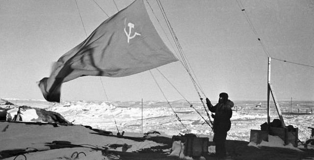 5 января 1956 г. на Антарктиду прибыла советская Комплексная экспедиция